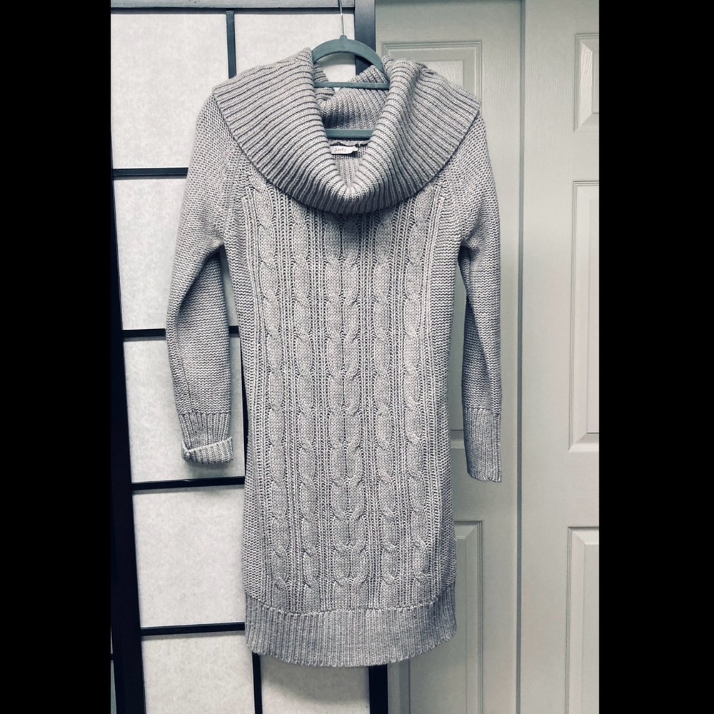 GUC Poof Chunky knit sweater dress. Off shoulder, or dramatic cowl. Grey. M.